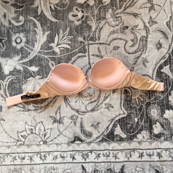 Victoria's Secret Blush Lace Bra - Picture 5 of 6